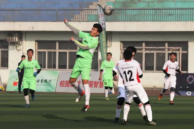 范子铭16+11雷蒙19分 首钢大胜上海总比分1-1