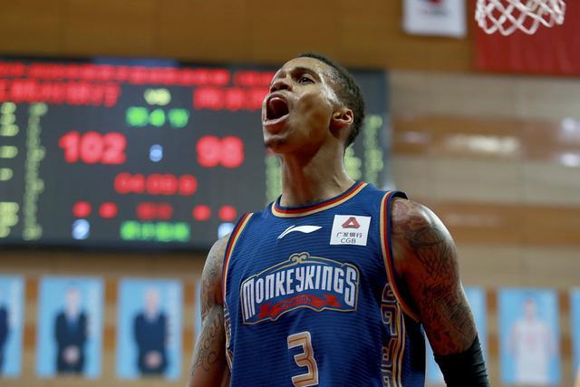 KD35分太阳险胜76人5连胜 快船逆转马刺止连败